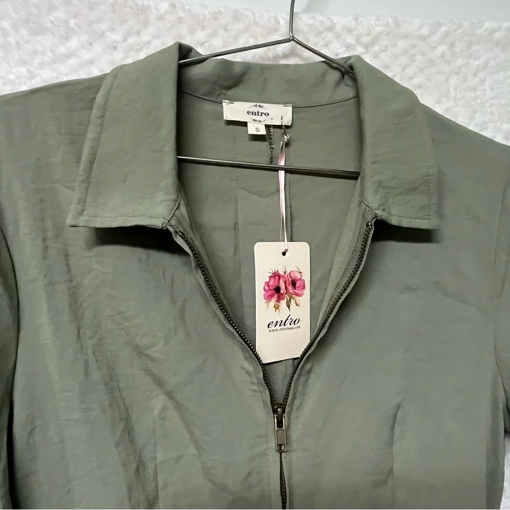 Entro Sage Green Romper with Long Sleeves and Collar Zip Up Size Small NWT - Picture 2 of 7
